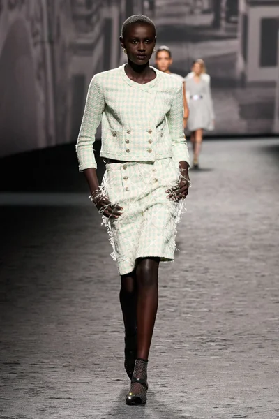 Look 35